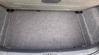 Volkswagen Polo 1.2i,44kw,5dveří,rv-2010,najeto 133399km. - 17