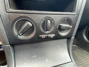 Škoda Octavia combi 1.9 TDI 74 kW TOUR - 17