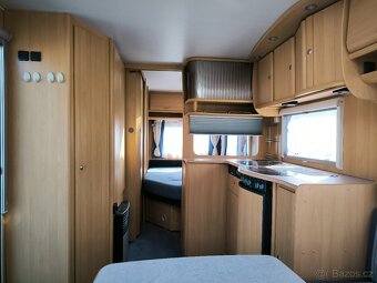 Karavan Dethleffs Camper - fr. postel, plnohodnotná koupelna - 17