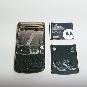 Motorola Razr V8 Gold, mobilní telefon - 17