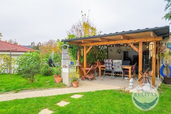 Prodej dvougeneračního rodinného domu 170 m², pozemky 864 m² - 17