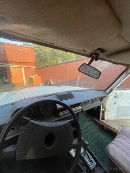 Mercedes Benz W115 - 17
