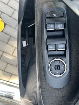 Ford S-Max 2,0 TDCi, 103Kw, 7 míst - 17