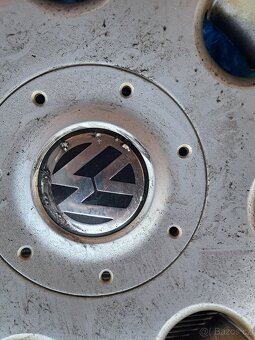 ORIG. POKLICE VW 16",POUZE 1 KS, ORIG. ČÍSLO 1T0601147B RGZ - 17