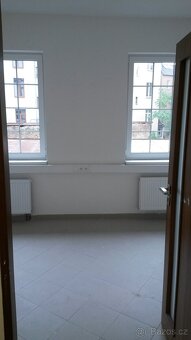 Pronájem nebytových prostor sklady + kanceláře - 17