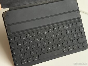 Apple iPad Pro 11" (2021, M1, 128GB) + Klávesnice + Pencil - 17
