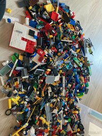 Lego mix + figurky/panáčci 16 kg - 17