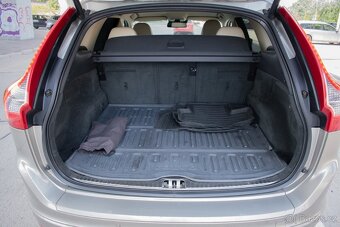 Volvo XC60 D4 2.4L Summum AWD Geartronic - 17