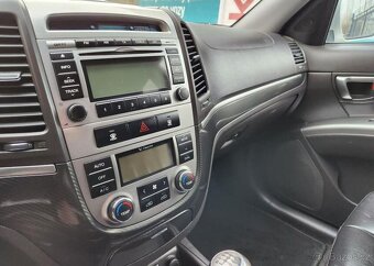 Hyundai Santa Fe 2.2-145kw-facelift-4x4-tažné - 17