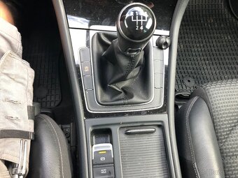Volkswagen Golf VI 1,6 TDI 77 KW Highline Plný servis - 17
