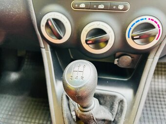 HYUNDAI i 10 1.1 i BENZÍN 5 DVEŘÍ NAJETO JEN 45 TIS KM - 17