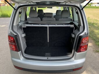 Volkswagen Touran 1.4tsi 103KW, naj. 132 tis km, 7 mist - 17