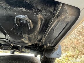 MERCEDES BENZ W124 260E BEZ KOROZE PŮVOD ČR - 17