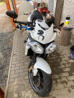 Triumph street triple 675 R - 17