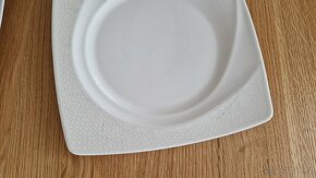 Set talířů porcelán 21 kusů - 17