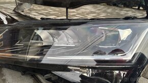 Světlo LED,přední nárazník a Škoda Superb III fl - 17