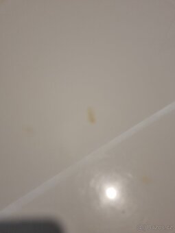 Bílý jídelní stůl - 17