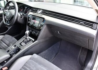 Volkswagen Passat 2,0TDi DSG ELEGANCE ČR - 17