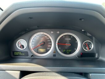 VOLVO XC90 2,4D5 - MOMENTUM - 7 MÍST - SERVIS - 17