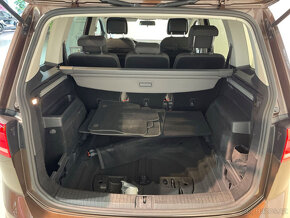 VW Touran Comfortline 2.0 TDi - LED,tažné,park.sen,150 PS - 17