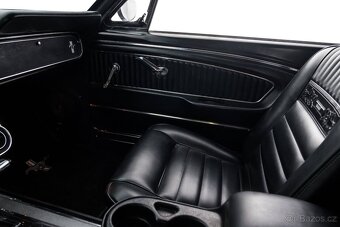 Ford Mustang Fastback z roku 1966 - 17