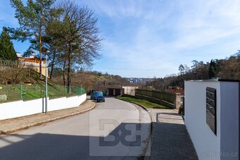 Pronájem bytu 2+kk 50 m² s balkonem v rekonstruované vile. - 17