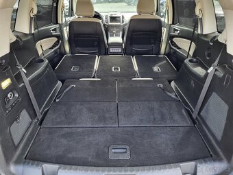 FORD S-MAX 2.0 TDCi 132kW VIGNALE 7-míst - 17