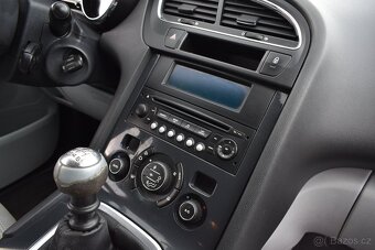PEUGEOT 5008 1.6i 115KW/MANUÁL/ČR PŮVOD/2X SADY KOL/SERVISKA - 17