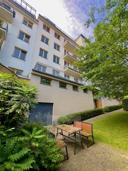 Pronájem jedinečného bytu 2+1, 85 m2 - Praha - Břevnov - 17