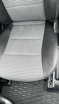 Mercedes Benz třídy B 200 Turbo - 17