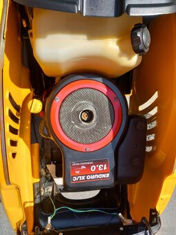 Prodám zahradní traktor MTD 13Hp - 17
