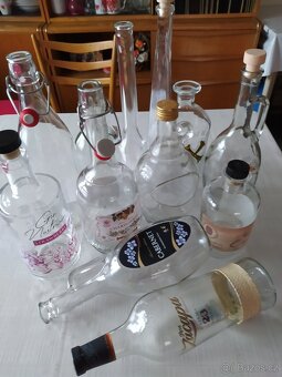 láhve 0,5l a 1lt s uzávěrem, plucky (placatky) 0,2l - 17