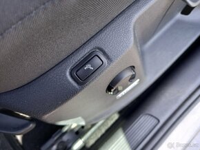 VW-GOLF SPORTSVAN 2,0TDI-150PS-BIXENON-HIGHLINE-NAVI-2015 - 17