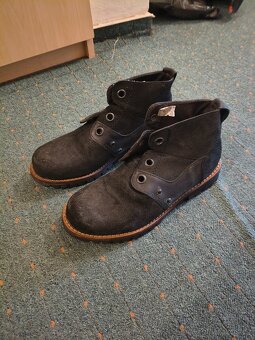 Sedm párů bot - 17