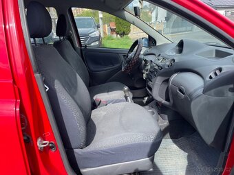 Toyota Yaris, 1,0 48kW, SERVISKA - 17