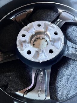 R16 Kia XCeed Originál hliníkové disky - TOP STAV - 17