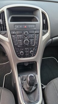 OPEL ASTRA J 1.4 16V 88KW.6 RYCHL.BI-XENONY.NAJETO 103 TIS. - 17