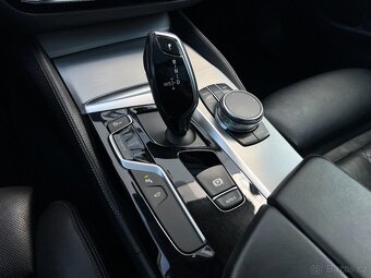 •BMW 530d xDrive LUXURY, HEAD-UP, PANORAMA, TAŽNÉ• - 17