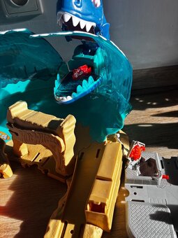 Hot Wheels sada (el. autodráha + hrací foplňk - 17