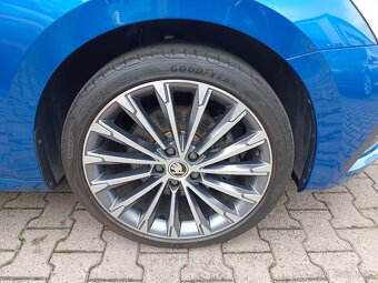 Škoda Octavia 4 iV Combi 1.4TSI 150kW Sport 65tkm Matrix Nav - 17