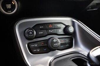 Dodge Challenger 5,7 HEMI RT - 17