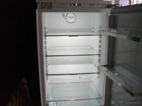 VESTAVNÁ KOMBINOVANÁ LEDNIČKA MIELE-283L,STÁŘÍ ROK,NOFROST - 17