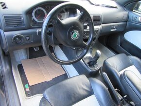 Škoda Octavia Combi RS 1,8 Turbo velmi pěkná - 17