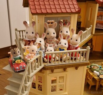 Sylvanian families dvoupatrový domeček se světly - 17