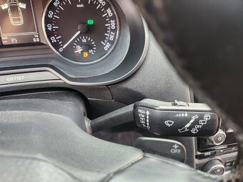 Škoda Octavia III kombi DSG 81KW klima vyhř. sedadla - 17