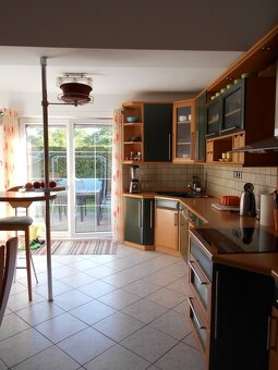 Prodej krásného RD se zahradou u Hradce Králové - 17