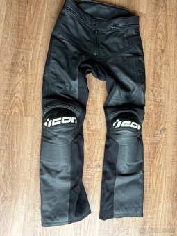 Icon Overlord - kvalitní moto kožené kalhoty jako NOVÉ - 17