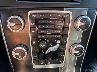 Volvo V60, 2018, D4, 140kw, automat, nez. topení - 17