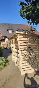 Dřevník nový na cca 6mp naštípaného dřeva - 17