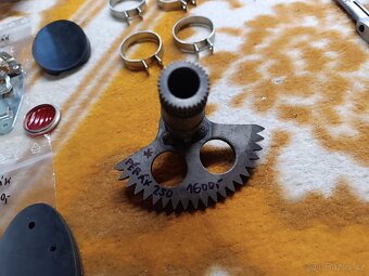 Pérák díly,šroub,sedlo,maska,světlo,štít,filtr,klic - 17